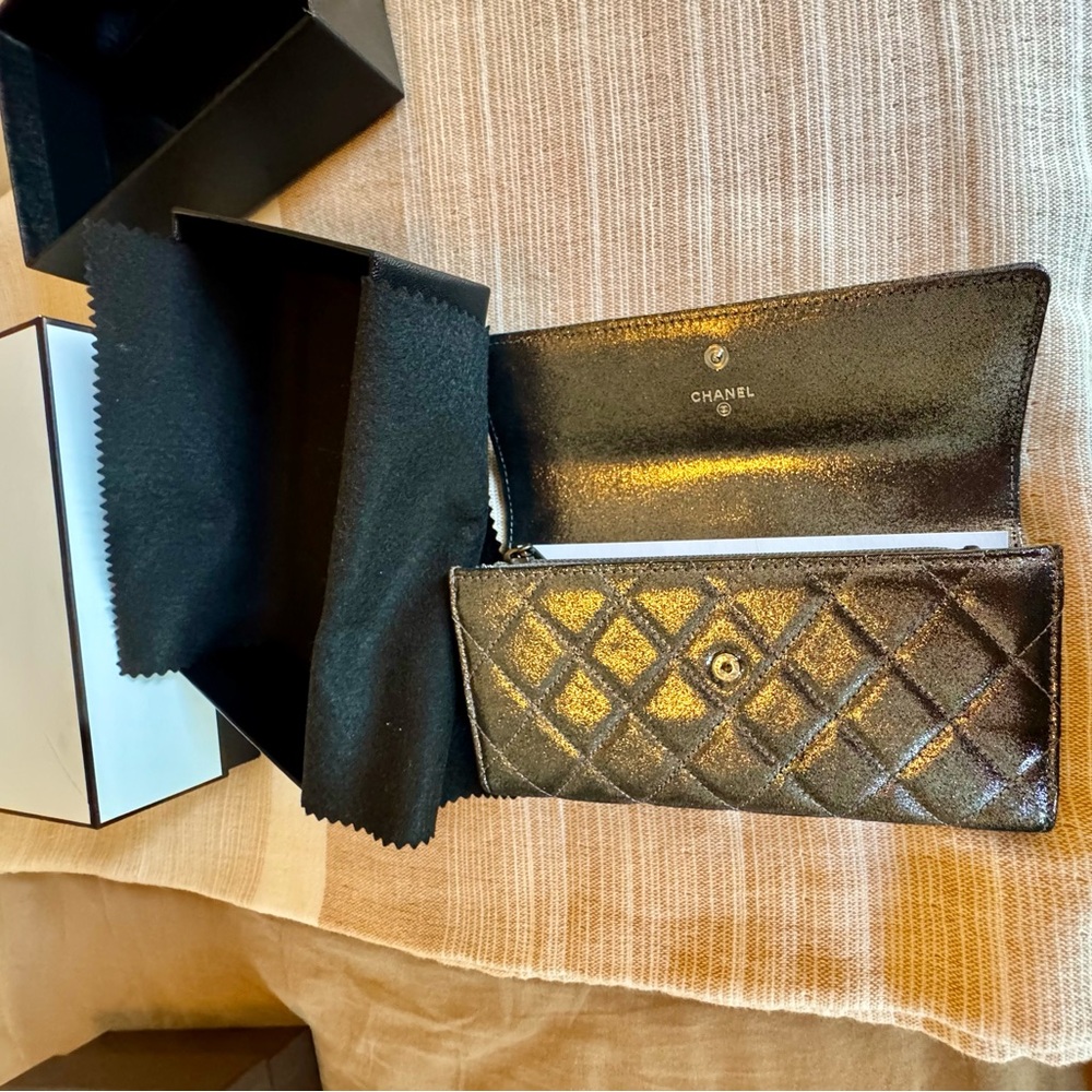 CHANEL Silver Quilted Wallet - Picture 8 of 15